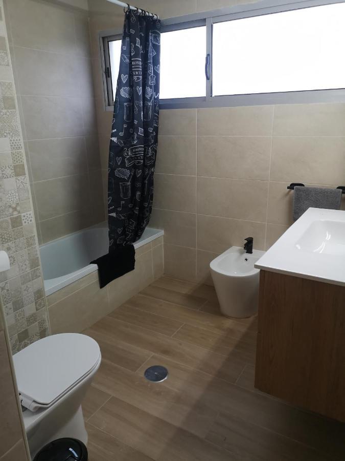Hostal Mari En La Laguna, Alquiler Habitacion Privada En Hostal, 6 Habitaciones Cerca De La Universidad Y Aeropuerto Norte, 3 Banos Compartidos Сан-Крістобаль-де-ла-Лагуна Екстер'єр фото