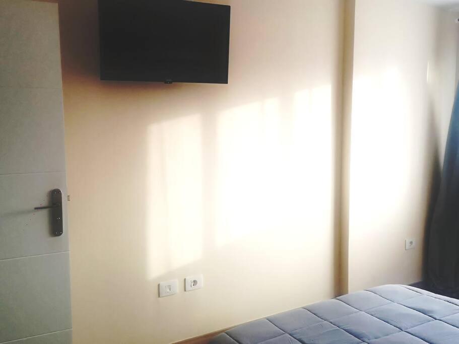 Hostal Mari En La Laguna, Alquiler Habitacion Privada En Hostal, 6 Habitaciones Cerca De La Universidad Y Aeropuerto Norte, 3 Banos Compartidos Сан-Крістобаль-де-ла-Лагуна Екстер'єр фото