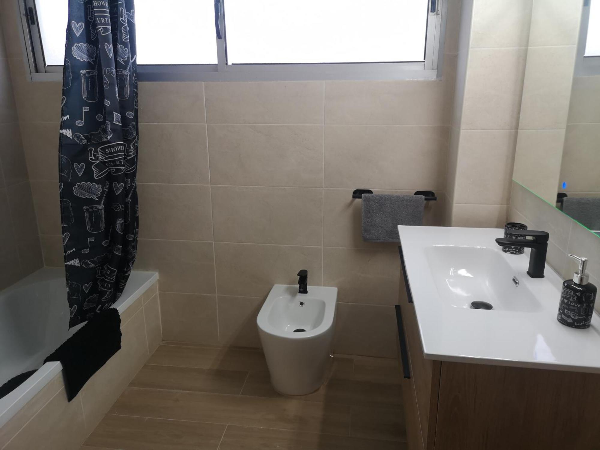 Hostal Mari En La Laguna, Alquiler Habitacion Privada En Hostal, 6 Habitaciones Cerca De La Universidad Y Aeropuerto Norte, 3 Banos Compartidos Сан-Крістобаль-де-ла-Лагуна Екстер'єр фото
