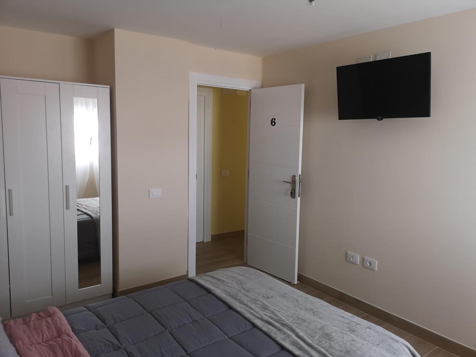 Hostal Mari En La Laguna, Alquiler Habitacion Privada En Hostal, 6 Habitaciones Cerca De La Universidad Y Aeropuerto Norte, 3 Banos Compartidos Сан-Крістобаль-де-ла-Лагуна Екстер'єр фото